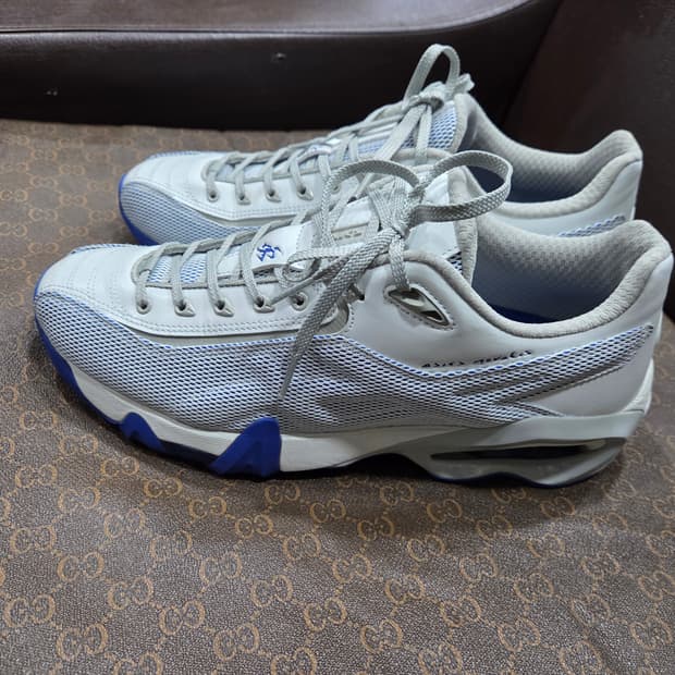 아식스x 키코 코스타디노브