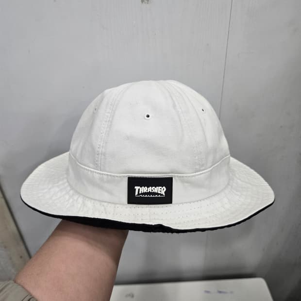 M사이즈)) THRASHER 트레셔 버킷햇 모자!~ 화이트 & 블랙