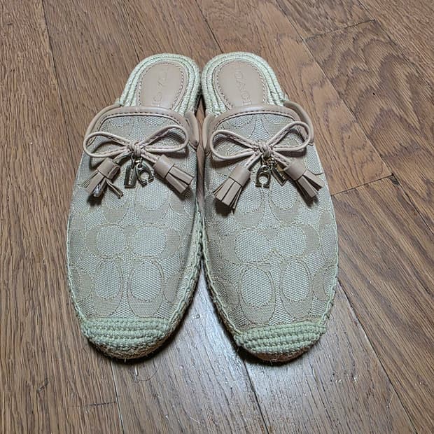 코치 여성 뮬 슬리퍼