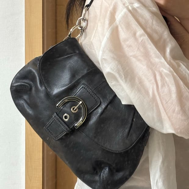 상태굿) 코치 블랙 레더 은장 숄더백