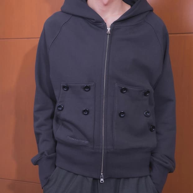 에센스포지 BUTTONED POCKET ZIP-UP HOODIE