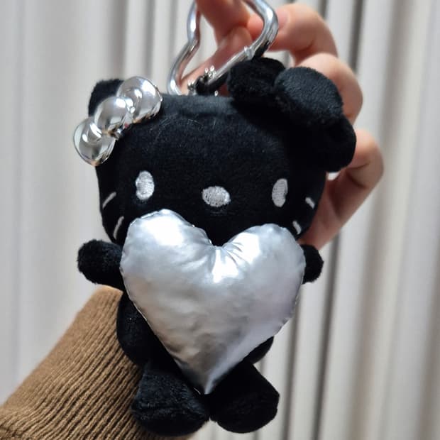 블랙 헬로키티 실버 하트 키링 인형
