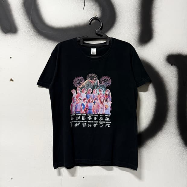 기묘한이야기 시즌3 단체 사인 굿즈 반팔 티셔츠