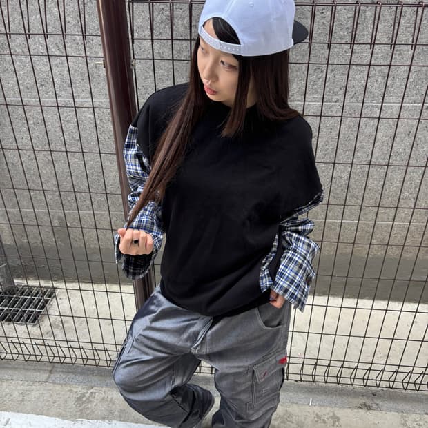 솔리드옴므 체크 배색 맨투맨