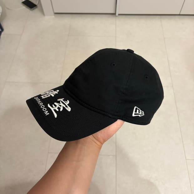 다크룸 뉴에라 볼캡 모자