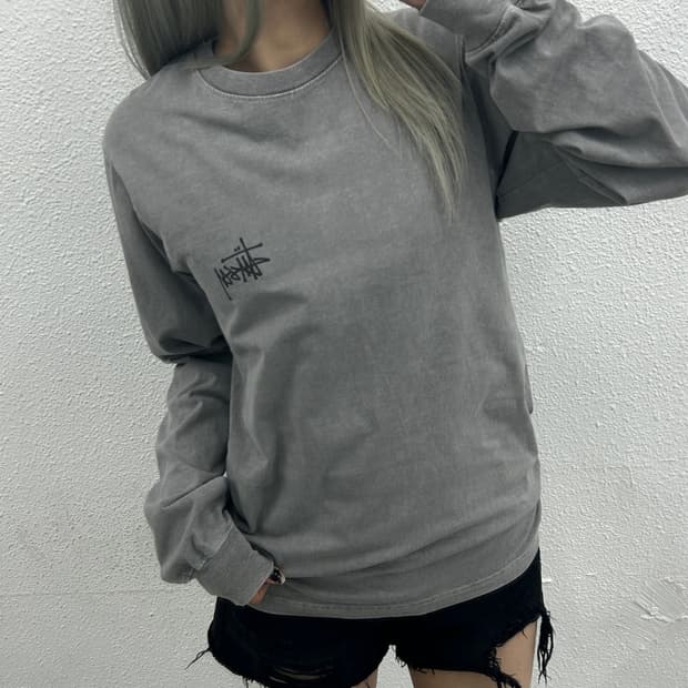 스투시 피그먼트워싱 차콜 롱슬리브 S