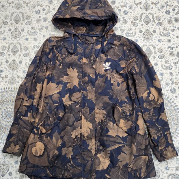 아디다스 낙엽 패턴 카모 파카 90  (66까지)