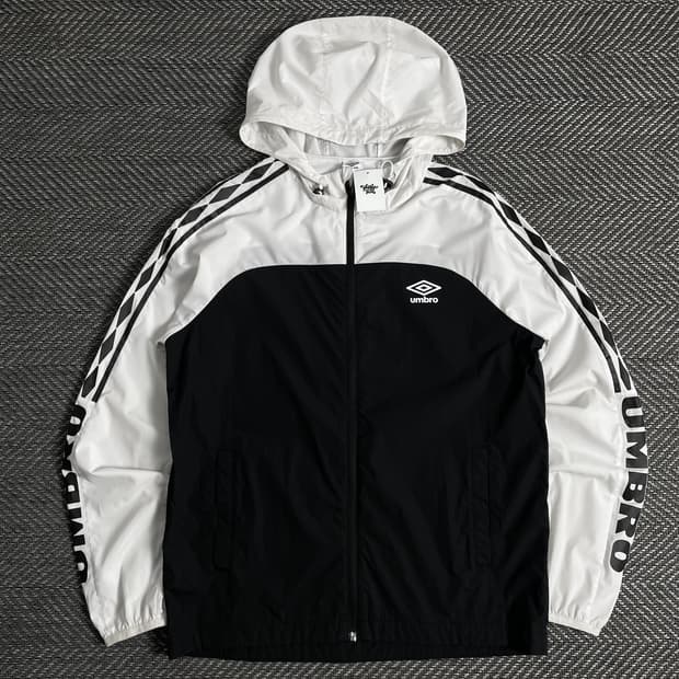 엄브로 멀티로고 사이드라인 바람막이o 3146