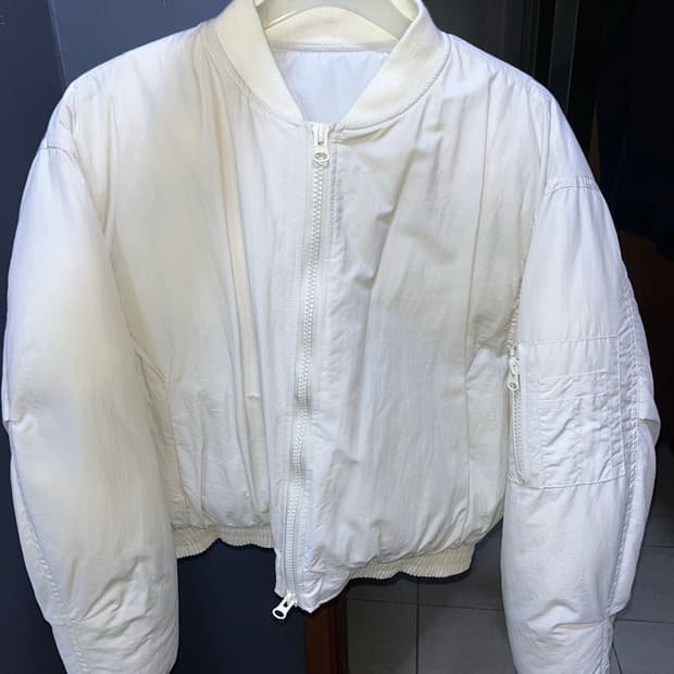 화이트 봄버자켓