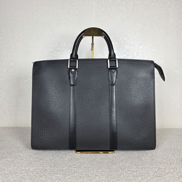 루이비통 서류가방 타이가 로잔