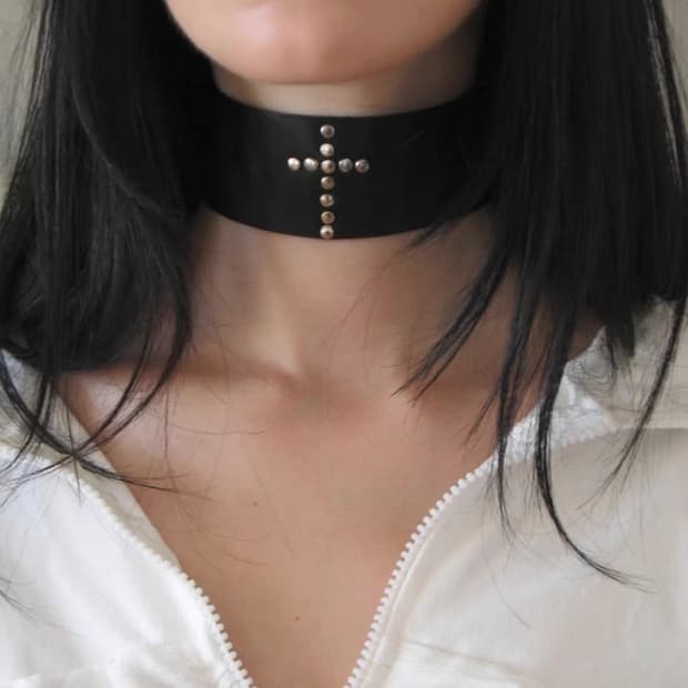 빈티지 아일렛 레더 초커