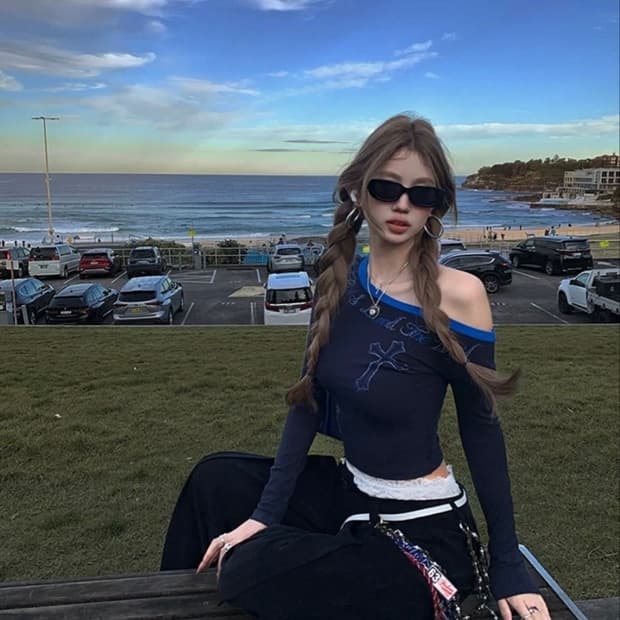 Tongiiuu 다이아몬드 프린트 오프 숄더티