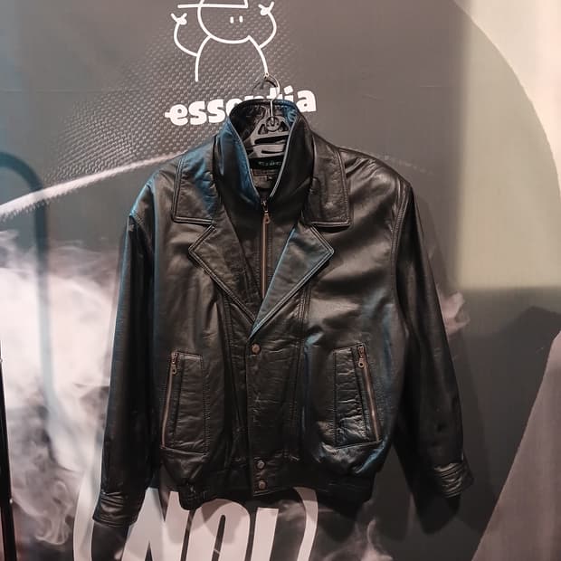 파인 누빔 레더 자켓 블랙