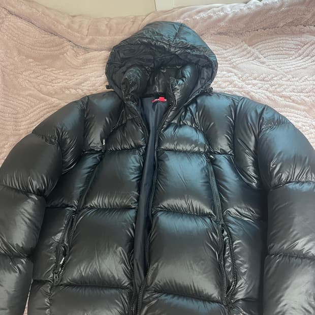 23fw 슈프림 페더웨이트 다운 퍼퍼 블랙 패딩M