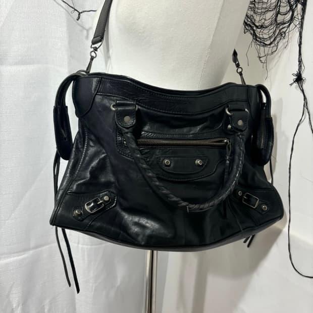 Jolie Femme Vintage Leather Bag
