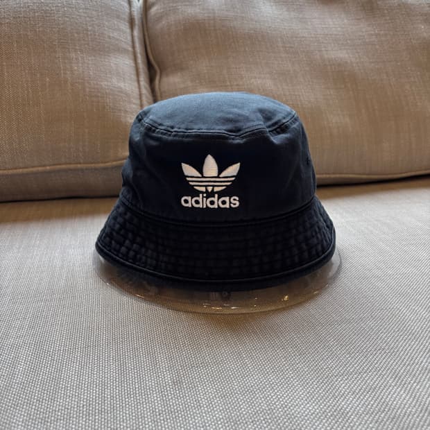 아디다스 블랙 버킷햇