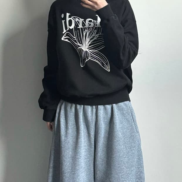 마르디 메크르디 빅로고 블랙 맨투맨