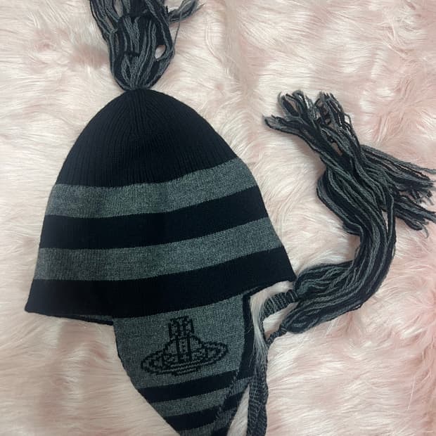 비비안웨스트우드 이어플랩