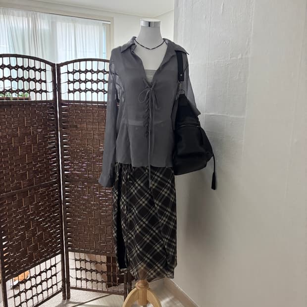 eyelet shirt+Check skirt