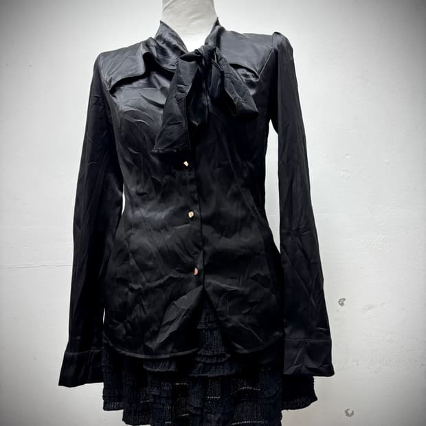 [Aesthetic Mood] 00’s Black Shirts