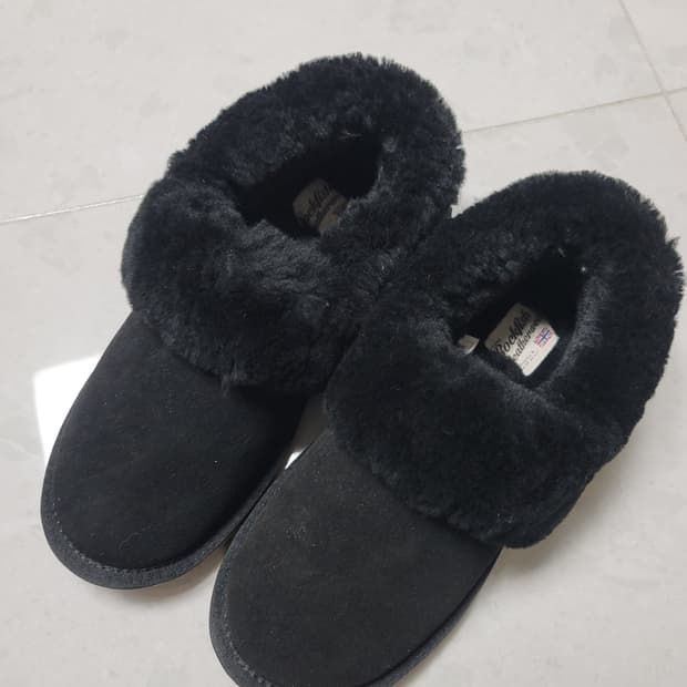 (새제품)락피쉬 어그 슬리퍼 블랙 uk5.5 235사이즈 새제품

단품입