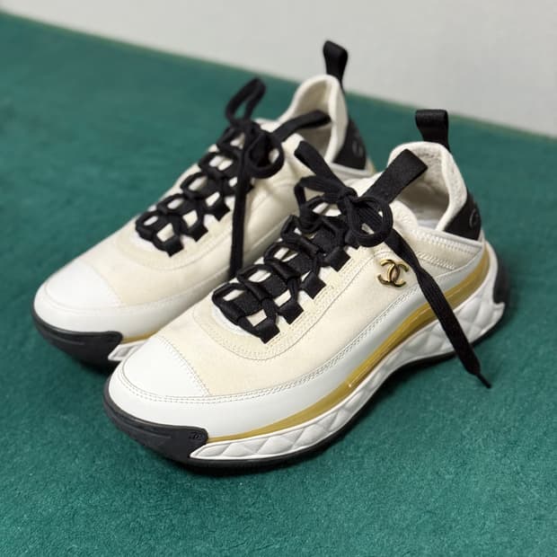 CHANEL CC Sneakers