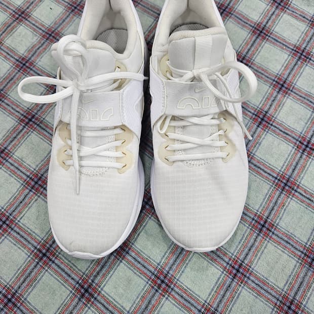 나이키 에어맥스 벨라 TR5 화이트 트레이닝화  US6