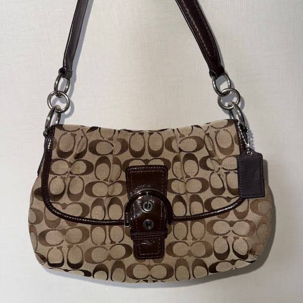 코치 소호 버클 숄더백