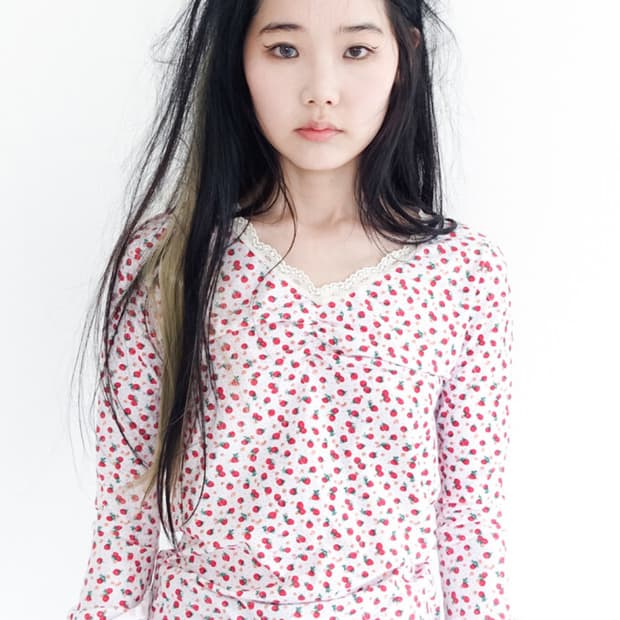 샵페어리 스트로베리 티셔츠 아이보리