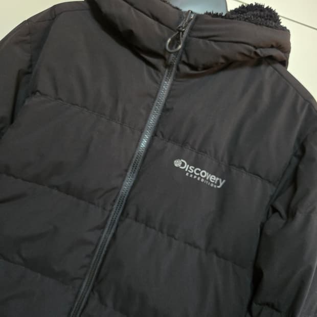 디스커버리 블랙 리버시블 구스다운 패딩