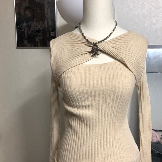 트임 베이지 슬리브 골지 니트