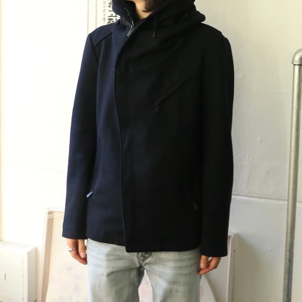 캐서린 햄넷 런던 피코트 네이비