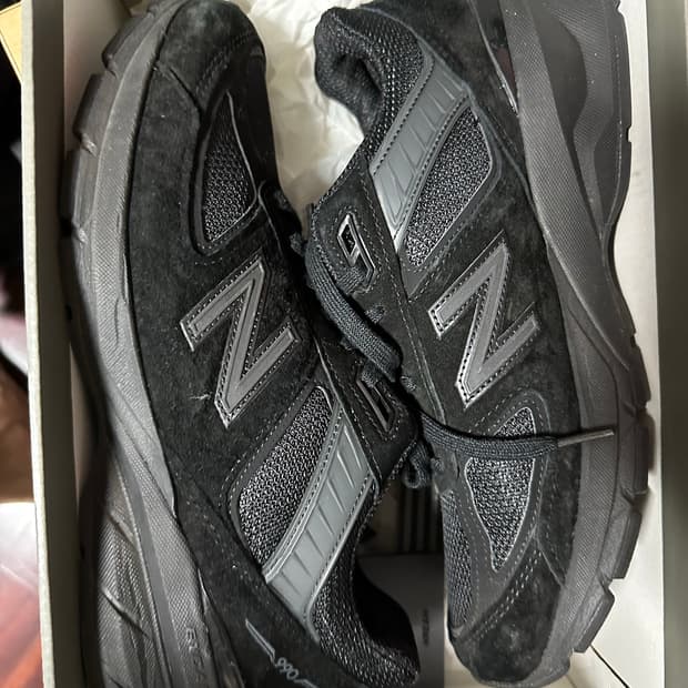 뉴발란스 990 v5 트리플블랙 265