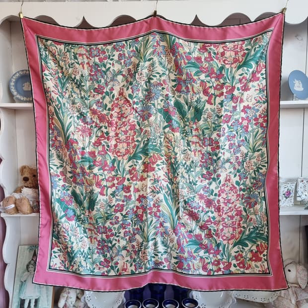 LIBERTY of London(리버티 오브 런던) 올실크 스카프