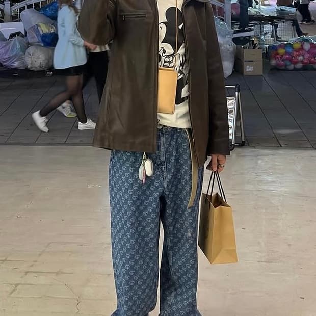 H&M x 디즈니 100주년 모노그램 데님 팬츠 31/30