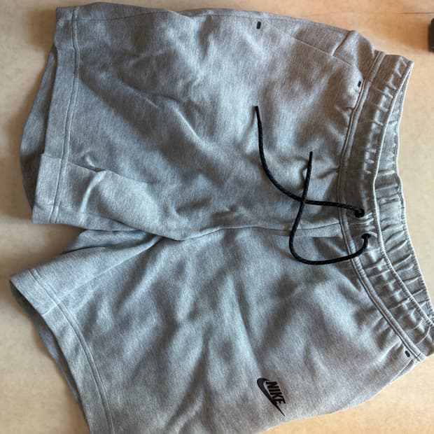 나이키 테크팩 검/회 반바지 일괄 판매