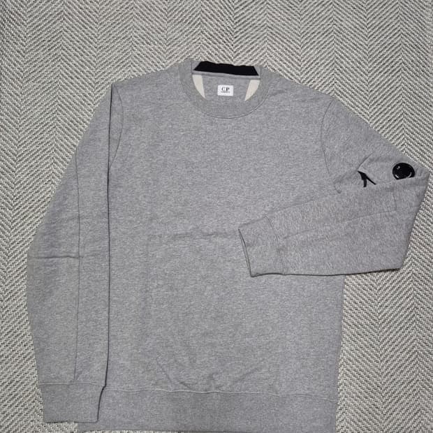 새상품급 CP컴퍼니 맨투맨 105-110 XL-XXL 그레이