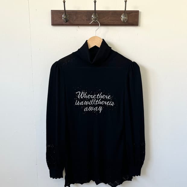 japan vtg 자개 레터링 터틀넥