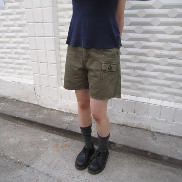 빈티지 코튼 반바지 미니 플랩 포켓 디테일 카키