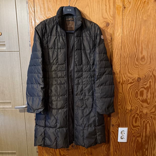 감정서 포함) 몽클레어 패딩 판매 합니다.