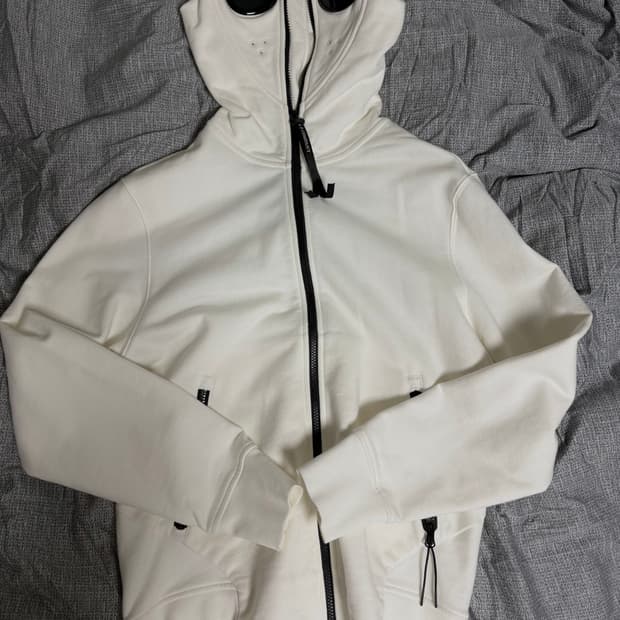 CP컴퍼니 후드집업 아이보리 100