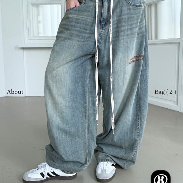 더미스테리어스호텔 로고 스트랩 진