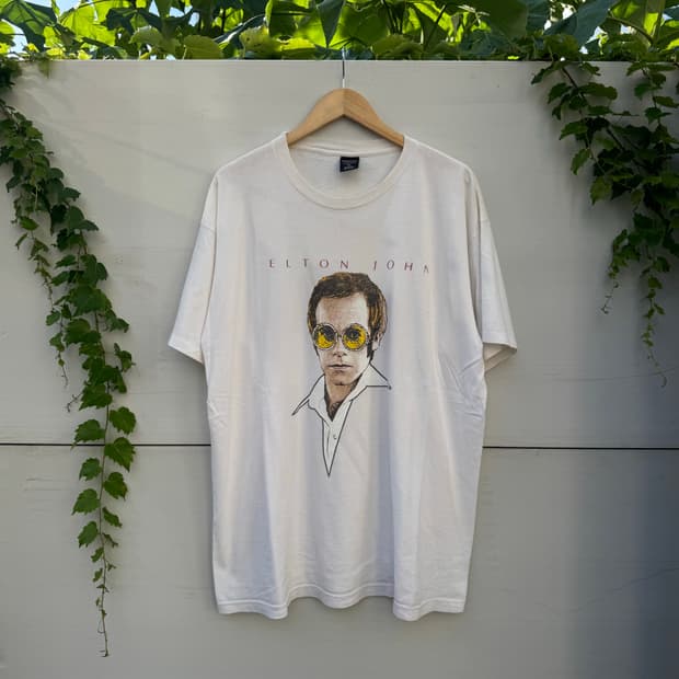 2002 Elton John 티셔츠