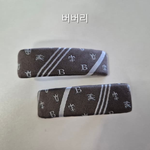 (정품원단)버버리 헤어핀 집게핀 2개