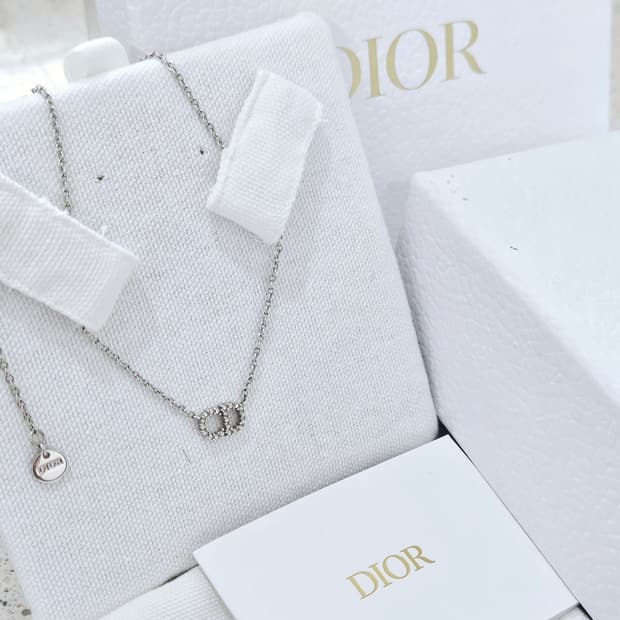 [미사용급/풀셋] 디올(Dior) 클레어 디 룬 목걸이 화이트 [정품]