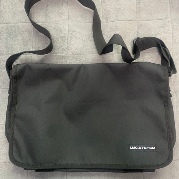 LMC 코듀라 메신저백 