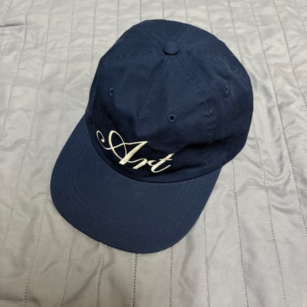 베루툼 Art 자수 볼캡 (네이비)