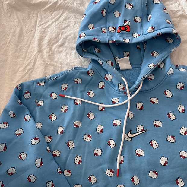 나이키 헬로키티 콜라보 후드