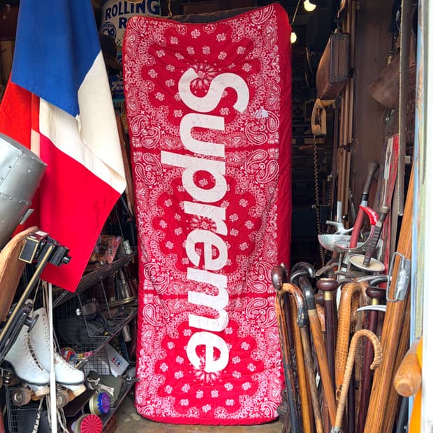 슈프림 X 노스페이스 돌로마이트 반다나 침낭