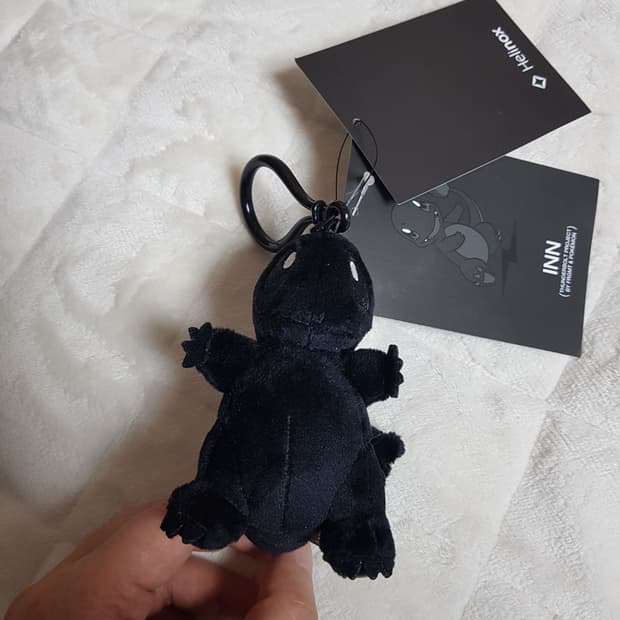 프라그먼트 포켓몬 파이리 인형 키링 블랙